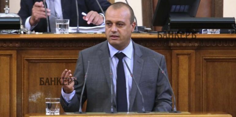 Борисов подкупва българските граждани с техните пари, за да си купи спокойствие