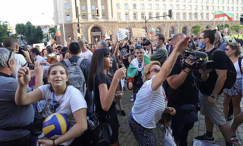 Българите се срамуват от управляващите си